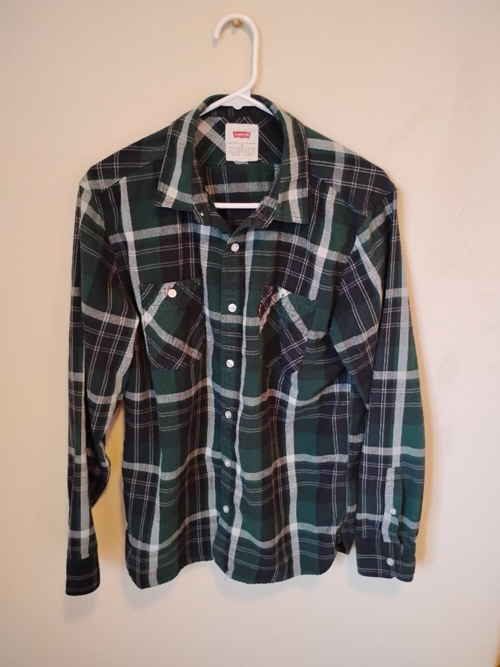 Levi Long sleeve green black white plaid shirt size M